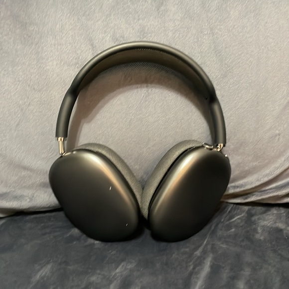 Apple AirPods Max in Space Grey - Picture 1 of 14